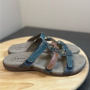 Taos women’s Prize 4 Teal Multi Leather sandals